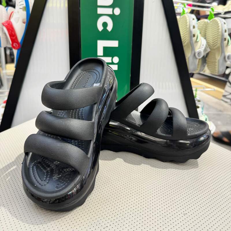 Crocs Women's Simple and Stylish Casual Shoes 209842-001