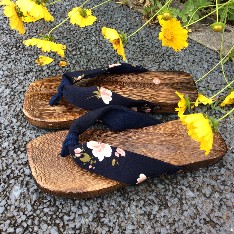 2020 Wooden Clogs Flat Sandals Women's Wedge Wooden Clogs Square Toe Wooden Clogs Flip-Flops Multi-Color