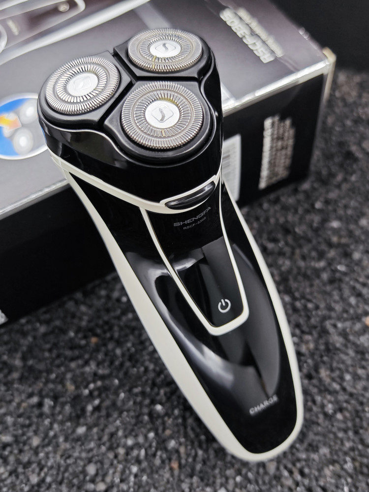 Hard beard knife Men's electric razor floating rotating three-knife head charge with repaired knife shaver