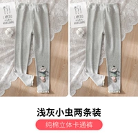 Два светло -серого черви