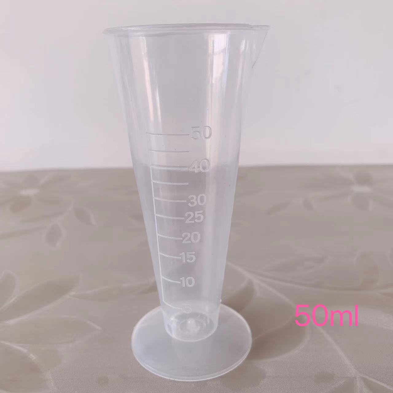 Triangular measuring cup 50ml 100 ml plastic conical quantity cup milk tea with scale bucket pp raw material food grade