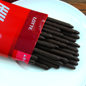 Korean food imports snacks Lotte chocolate bar red 46g single almond chocolate biscuit cookies