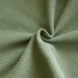 Ленивый диван может лежать на спящем одном семье с простым повседневным маленьким диванным балконом маленькая квартира гостиная спальня спальня спальня спальня