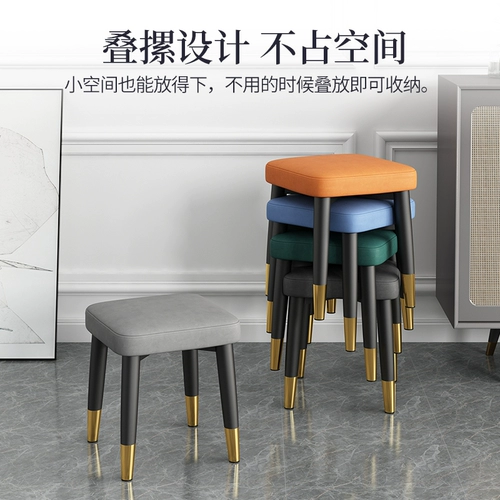 Маленький табурет для детей домохозяйства может сложить легкую роскошную скамейку столового стола круглого табурета творческий квадратный табурет, чтобы сменить обувь маленький диван табуреток