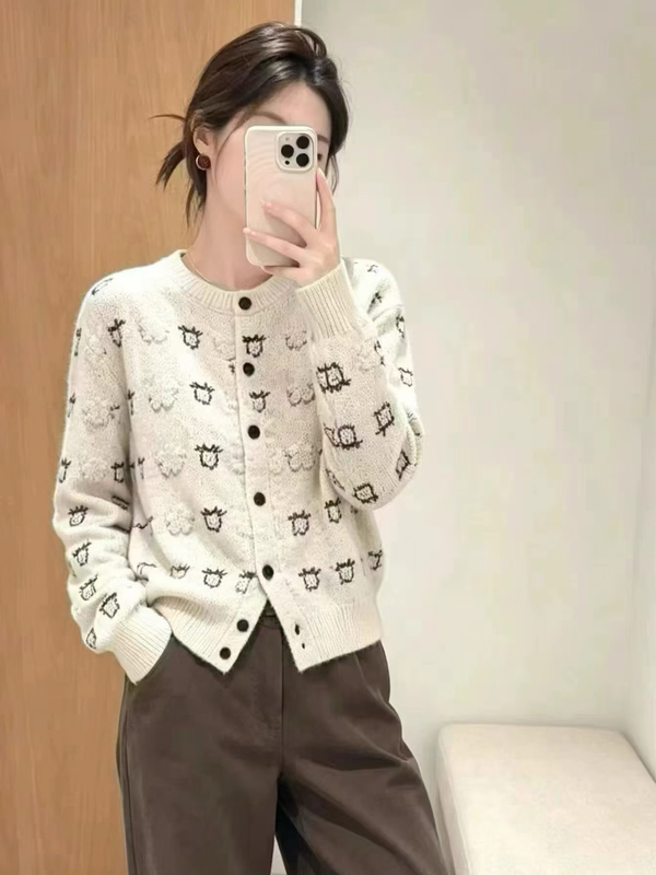 2026 Winter New Retro Style Strawberry Jacquard Knitted Cardigan Top 2K4Ye62 2026 Winter New Retro Style Strawberry Jacquard Knitted Cardigan Top 2K4Ye62