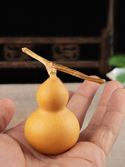 Natural Gourd Toy with a Dragon Head, Chubby Hand-Twisted Plaything, Small Exquisite Wild Gourd Mini Home Decoration for the Living Room