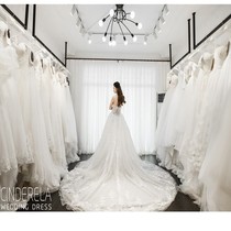 Black wedding dress display rack ceiling hanging dress display shelf wedding dress hanger wall hanging clothes rail for mens and womens clothing store