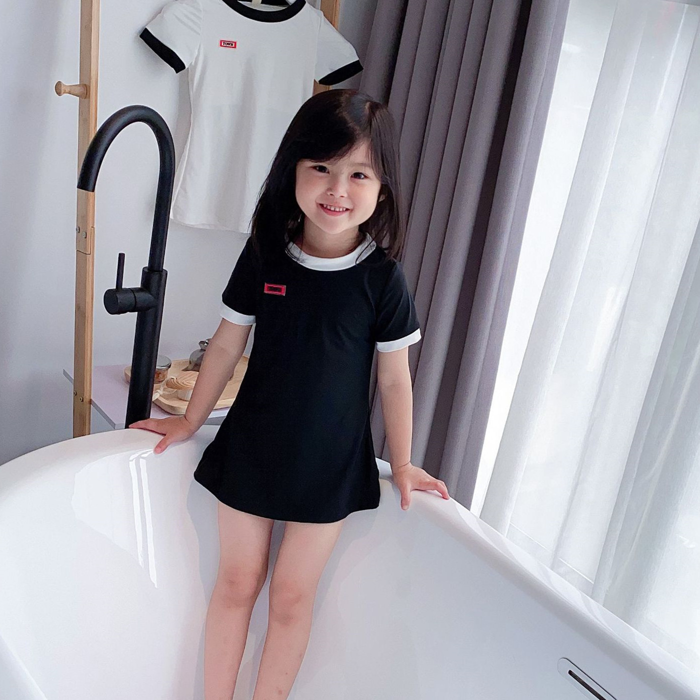 Girls swimsuit middle boy student girl sports children Korea cute princess skirt hot spring parent-child swimsuit