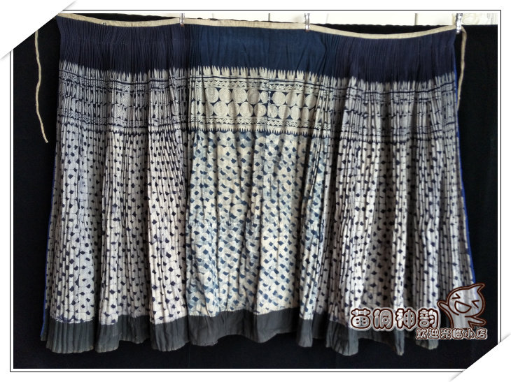 Miao and Dong charm handicrafts 4891 Buyi and Miao original batik apron can be improved and processed