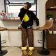 Коричневые цветочки и бархат для защиты от холода.