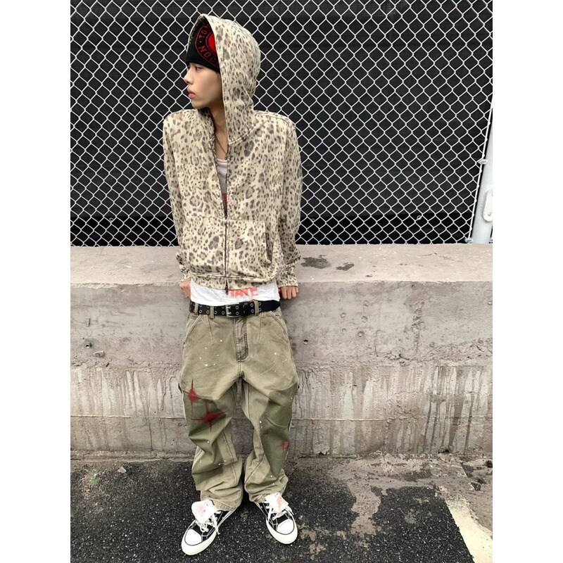Unique Silver Sequin Jacket for Men, Shiny Streetwear Top, Stage Performance Short Jacket for Internet Celebrities and Singers Unique Silver Sequin Jacket for Men, Shiny Streetwear Top, Stage Performance Short Jacket for Internet Celebrities and Singers
