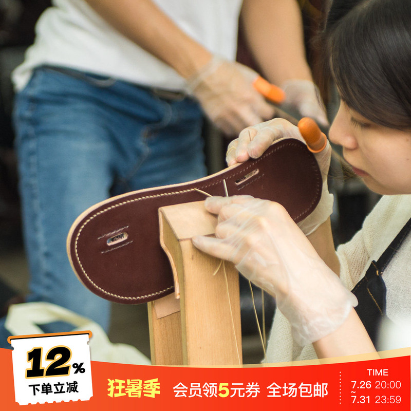Playful! a Soul-Stirring Work! Handmade Couple's V-Soled Leather Flip-Flops with Retro Non-Slip Design and Genuine Leather Thong Slippers