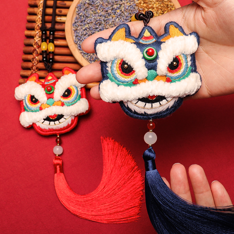 Wake-up lion embroidery diy Ping An amulet handmade material package Ping An Fu purse amulet lion head pendant self-embroidery