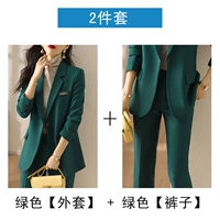 Зеленый пиджак классического кроя, зеленые штаны