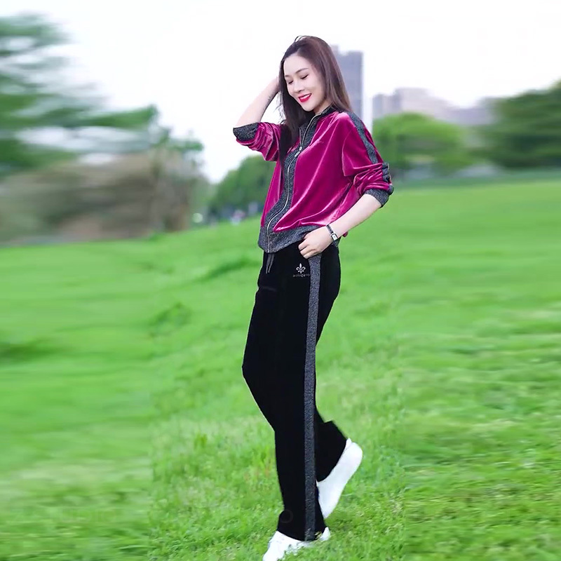 Autumn Outfit with a Draping Feel, Casual Sporty Rose Red Velvet Long-Sleeve Sweatshirt and Straight-Leg Pants Two-Piece Set for Women