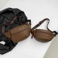 Коричневый, большой, плетеный