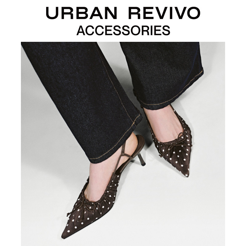 Polka Dot Slingback Heels Pointed Toe Ruched Bow Detail ราคา 2,040 บาท*ส่งฟรี