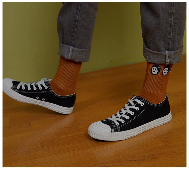 Square houlest thiết kế ban đầu thêu hoang dã đơn giản cotton hipster thể thao đôi vớ tất cao cổ nam