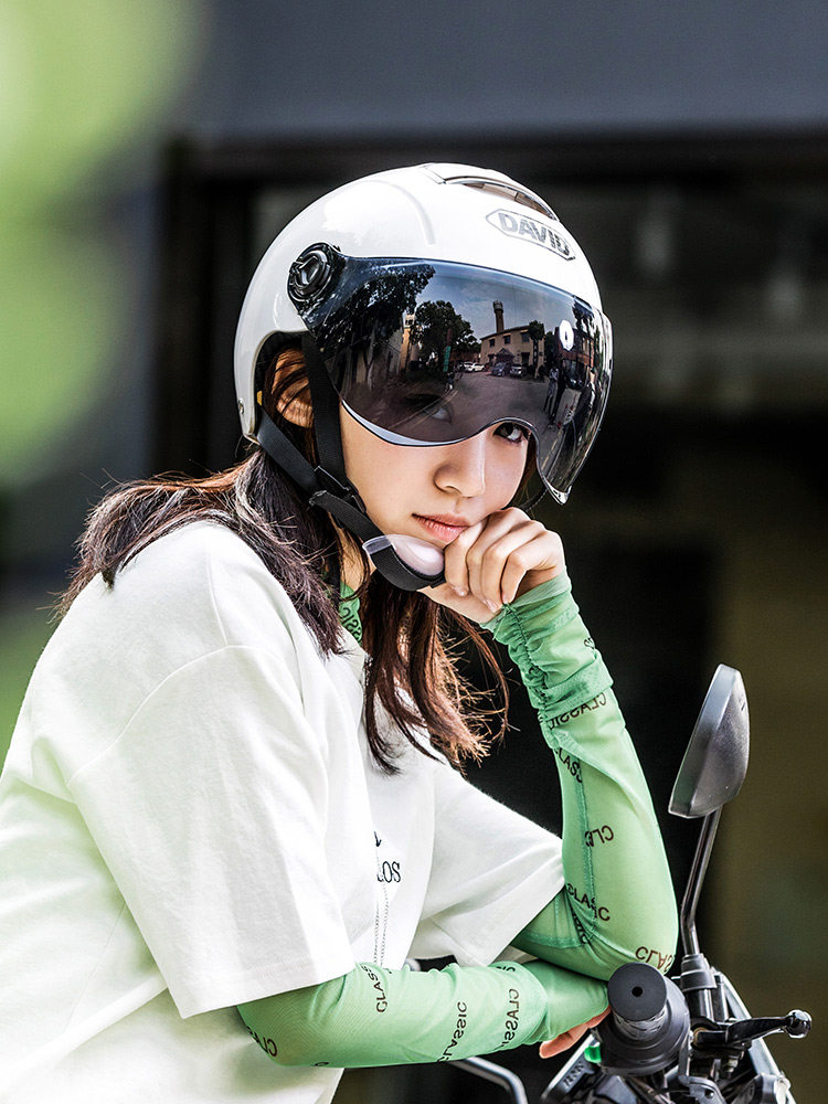 Hard hat Electric car women's four seasons universal cute summer sunscreen hard hat Battery motorcycle men's half helmet lightweight