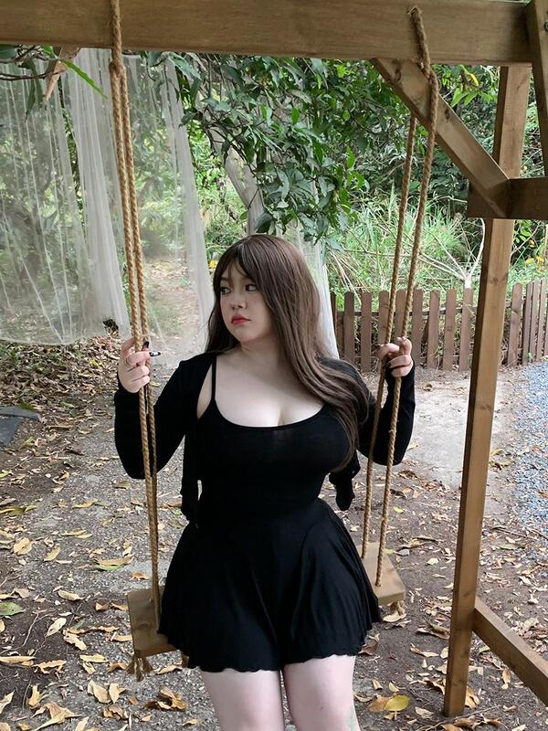 200 Plus-Size Women's Clothing for Curvy Women, Pure and Sexy Temperament, Slim-Fit, Flattering, Strapless Fairy Dress, Versatile Cardigan Two-Piece Set 200 Plus-Size Women's Clothing for Curvy Women, Pure and Sexy Temperament, Slim-Fit, Flattering, Strapless Fairy Dress, Versatile Cardigan Two-Piece Set