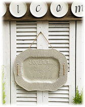 The Solitary style ceramic retro-reliquer is decorated with nostalgic style 