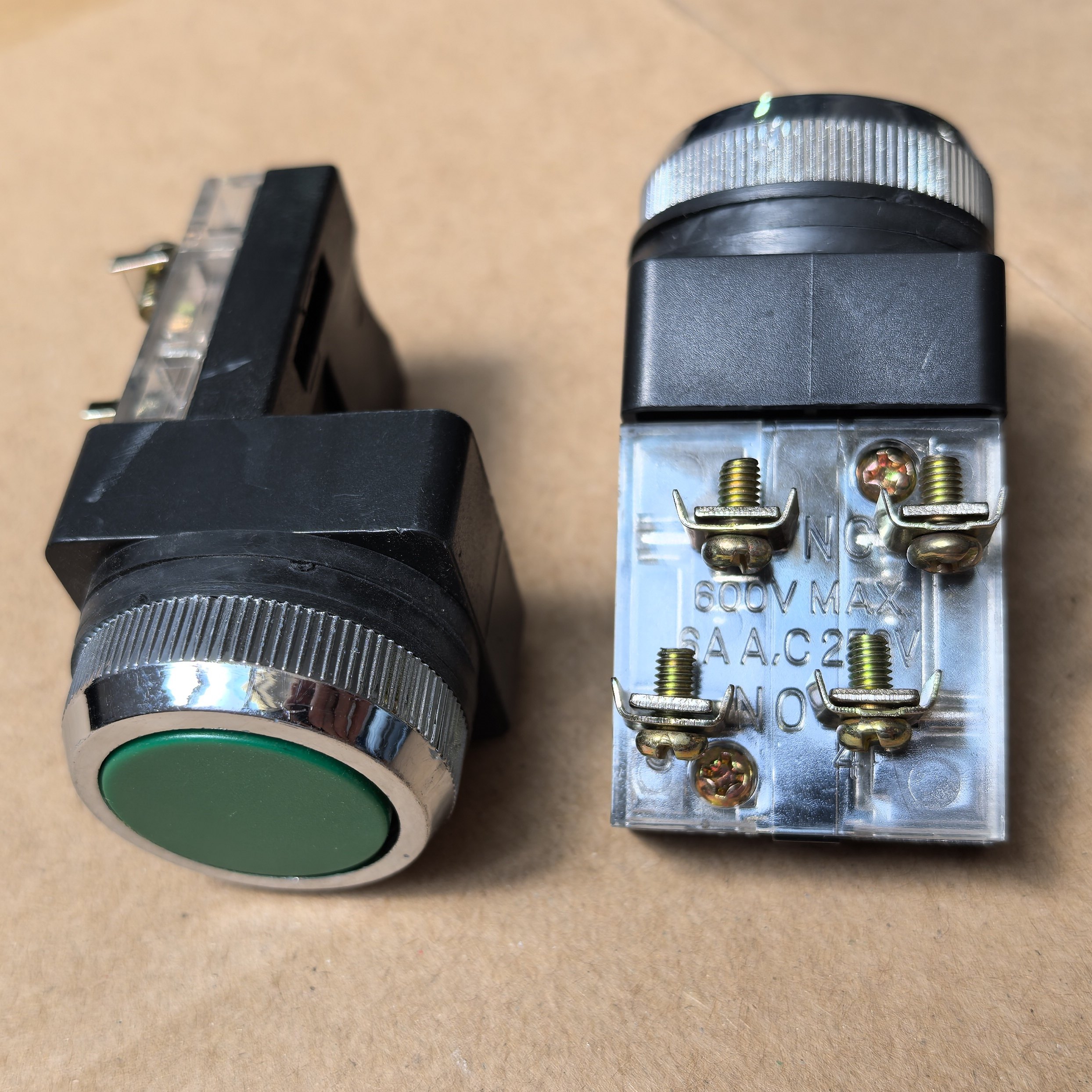 Machine Tool Push Button Switch, Momentary Self-Resetting Tbf-30 Turret Milling Machine Start Control Switch, Red and Green Lift