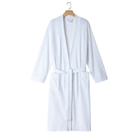 Полотенце, белый банный халат, лонгслив