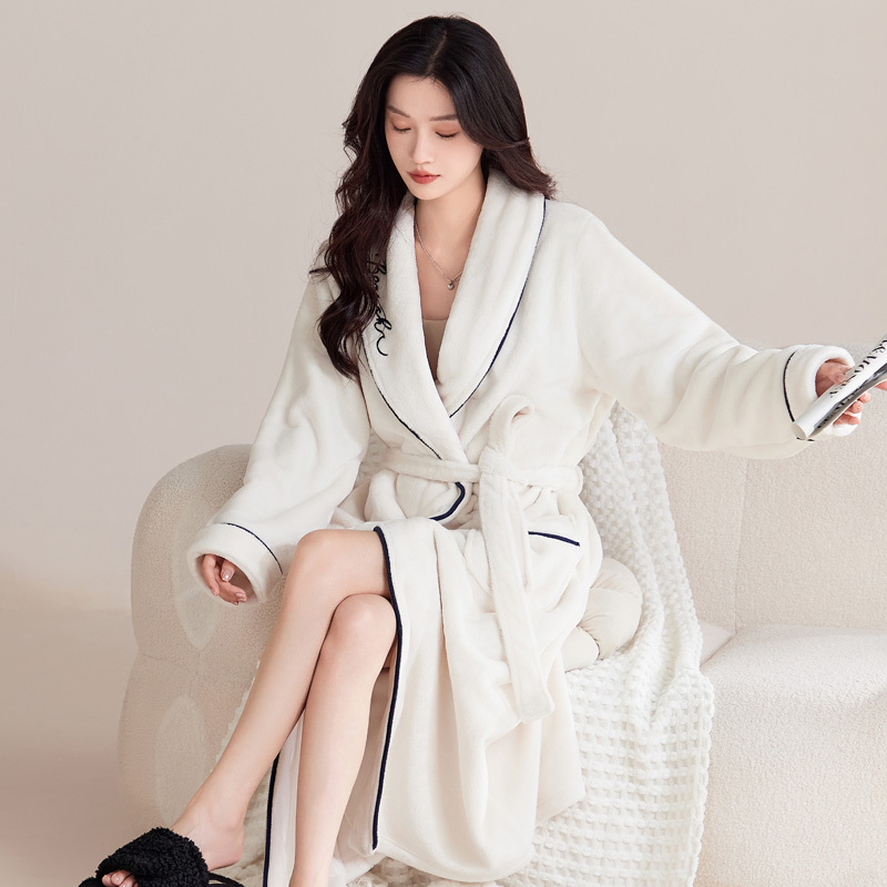 Women's Nightgown Autumn and Winter Flannel Pajamas Women's Thickeneded Coral Velvet White Bathrobe Long Large Size Home Wear Dressing Gown