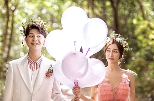 Свадебное платье нового стиля для темы студии для паров розово -цветное серия самори сладкое хвостовое фото фото одежда Фотография