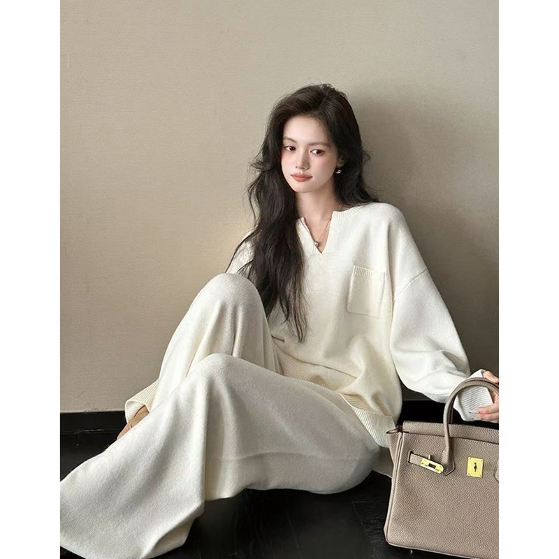 Lazy and Gentle Style Knit Suit, New Autumn and Winter Style, High-End Fashion, Elegant Sweater and Wide-Leg Pants Two-Piece Set Lazy and Gentle Style Knit Suit, New Autumn and Winter Style, High-End Fashion, Elegant Sweater and Wide-Leg Pants Two-Piece Set