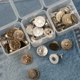 Металлический комбинезон, джинсовые штаны, пальто