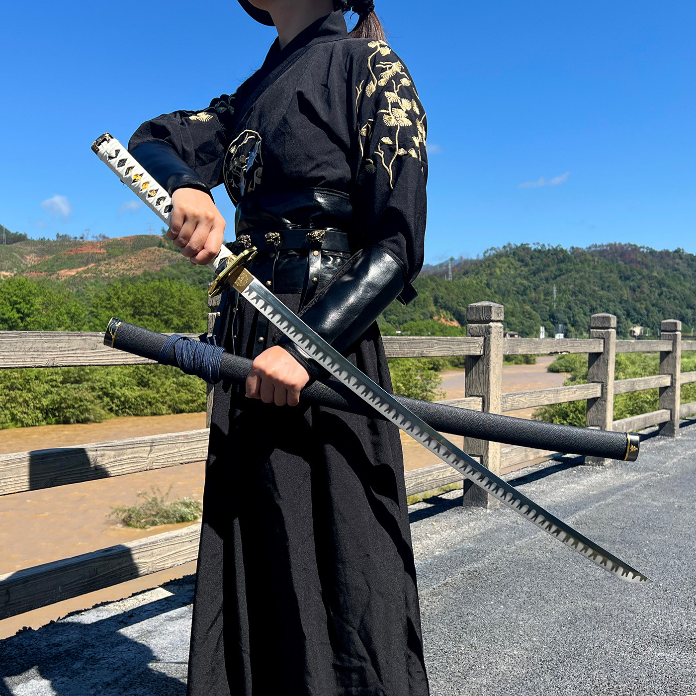 维吉尔同款阎魔刀到手！这把高锰钢COS神兵太顶了_游戏大全_淘宝游戏网