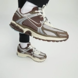 Новая женщина Nike Nike Zoom Vomero 5 Низкие ретро повседневные туфли ретро-обувь Re-гравированная обувь FD9920-022