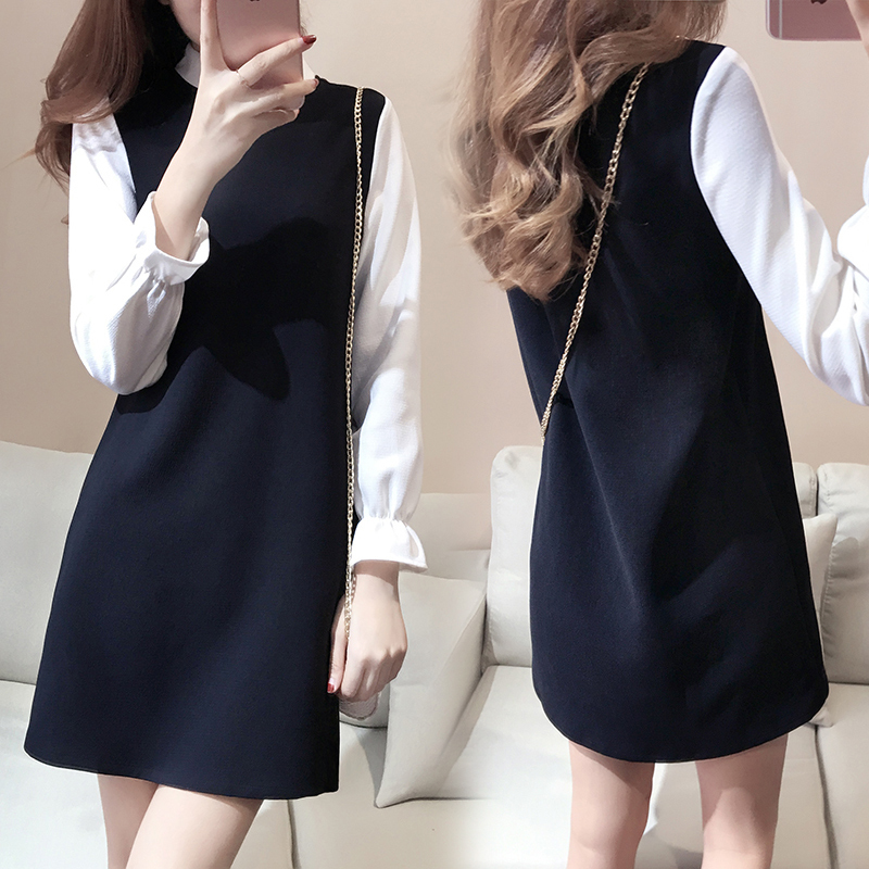 Plus-Size Autumn Clothing 2026 New Style Women's Age-Reducing Stylish Straight-Leg Faux Two-Piece Dress for Chubby Girls to Cover the Body with Bell Sleeves