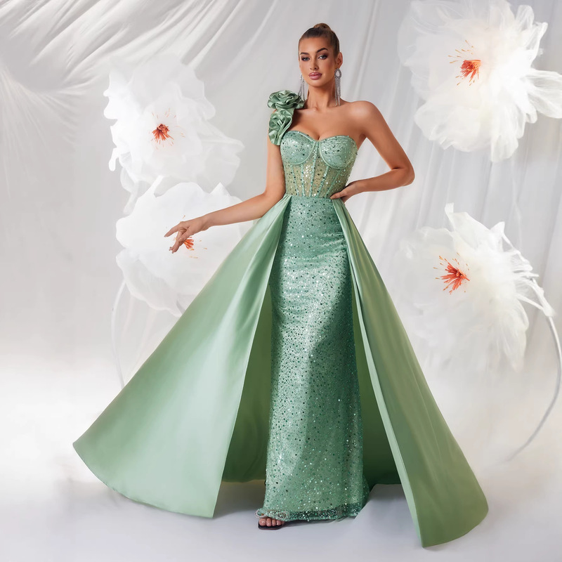 New Style Elegant Green Strapless One-Shoulder Evening Dress with Three-Dimensional Floral Embellishments, Sequin Waist-Cinching and Large Flared Skirt