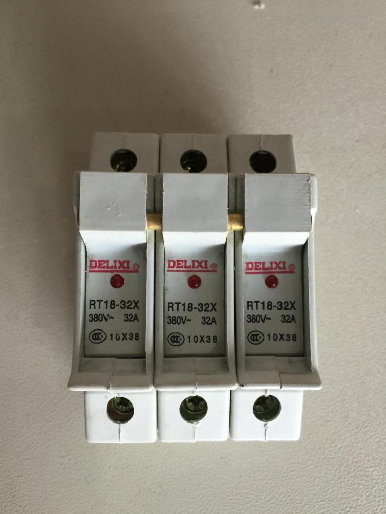 Delixi Fuse RT18-32X 3P Delixi with INDICATOR