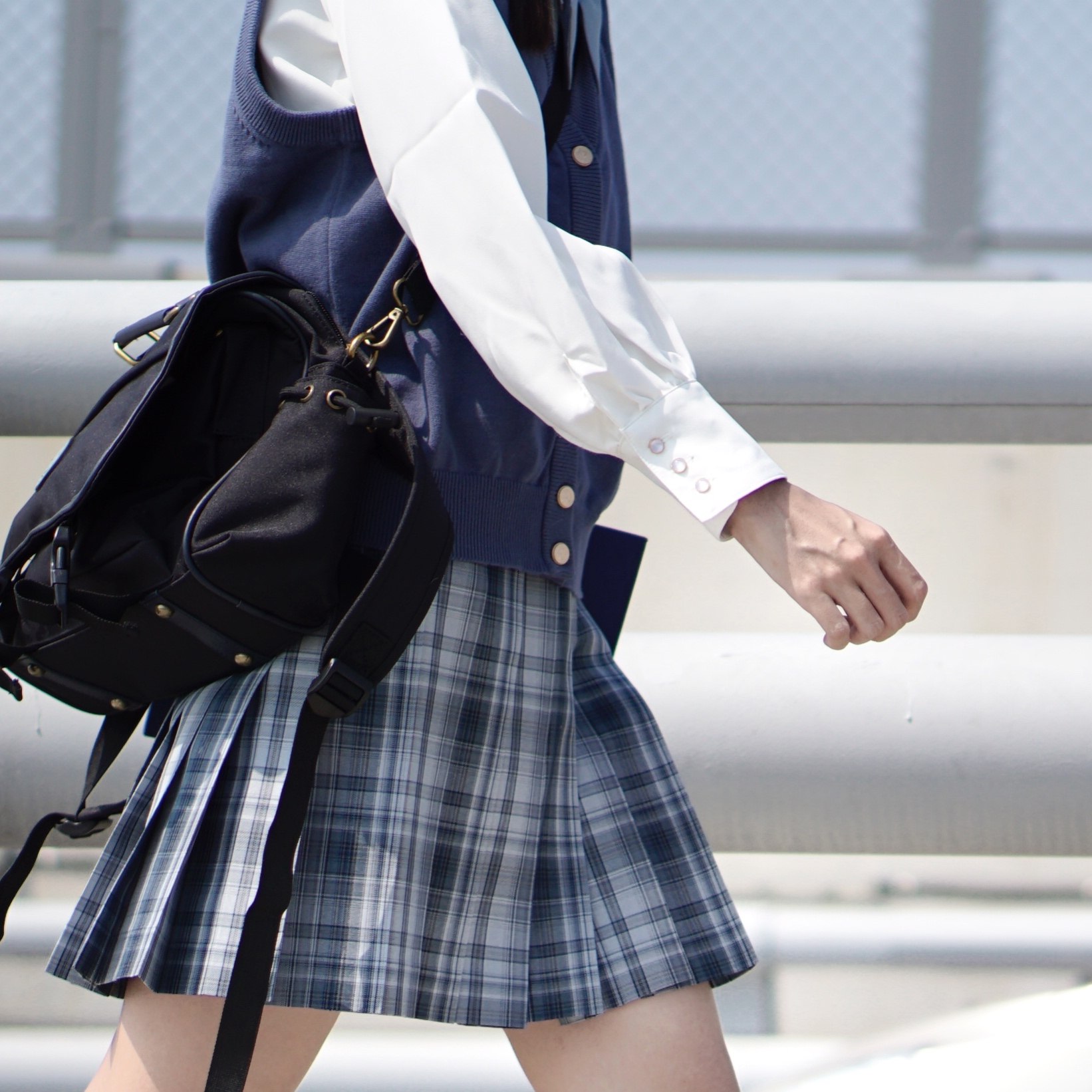 绝美蓝色格子JK制服,穿上它让你秒变校园女神!:【九蛋jk制服】漓川上现货原创jk制服裙,超值128元_半身裙_淘宝服装网