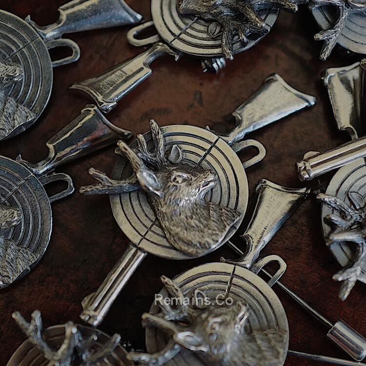 Remains Outdoor Hunter Badge fun with silver deer hunter brooch retro hat badge