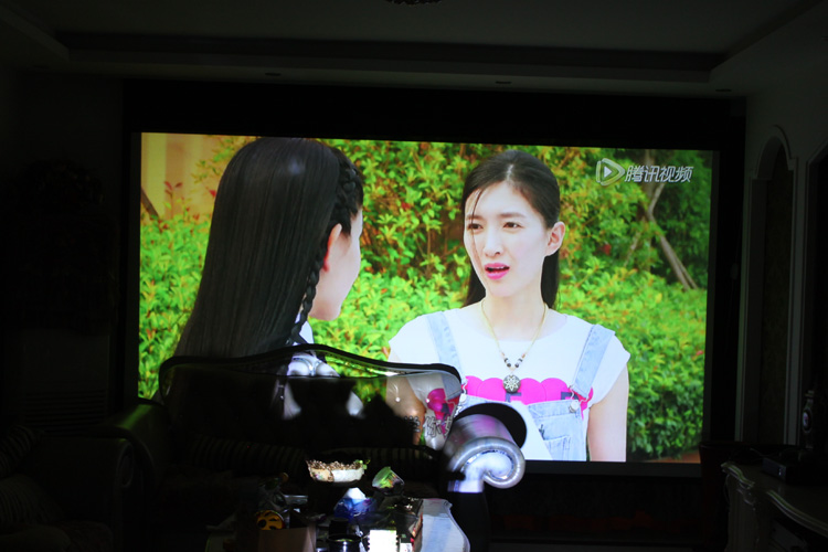 Tự động tám thế hệ gam màu câm cao độ phân giải thật 1920 × 1080P Máy chiếu LED gia đình HD ngoài trục - Máy chiếu