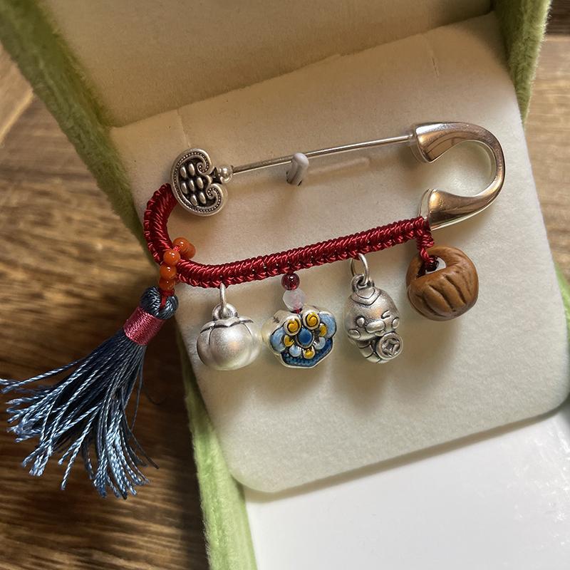Snake Baby Brooch Is Here! Vintage Silver Pendant, Suitable for the Year of the Snake, Can Be Used by Young Ladies, Pregnant Women, and More Snake Baby Brooch Is Here! Vintage Silver Pendant, Suitable for the Year of the Snake, Can Be Used by Young Ladies, Pregnant Women, and More