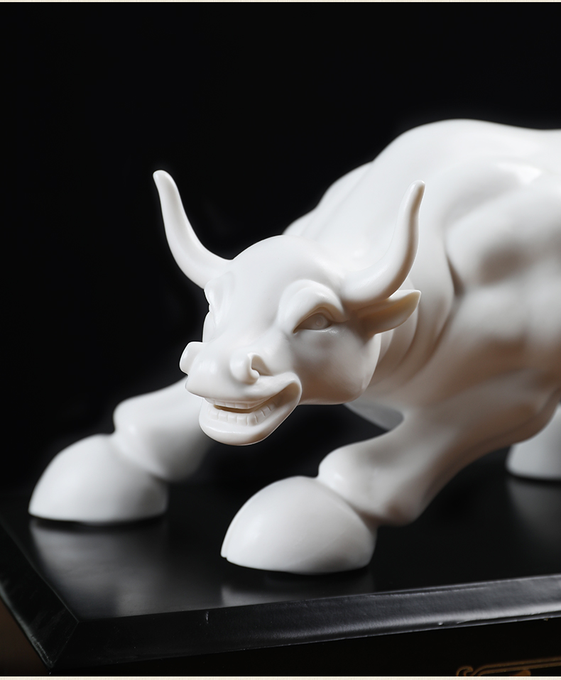 Oriental clay ceramic Wall Street bull high - end business gifts lucky decoration and furnishing articles office/development