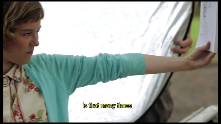 国外摄影师拍摄花絮视频制作人拍摄现场花絮素材女家庭幸福花絮