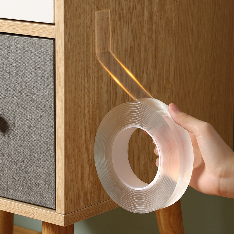 Row-insert fixer wall-mounted socket accommodating extension cord extension cord-free, free-to-punch adhesive socket fixed deity