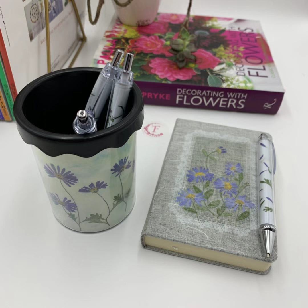 Ive embossed handmade material embossed Baozhu pen black ballpoint pen and transparent box escorted flower suit pen holder