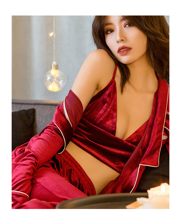 Bộ đồ ngủ nữ mùa thu và nhung vàng ba mảnh phiên bản Hàn Quốc của bộ đồ phục vụ gia đình phần mỏng Bộ đồ ngủ gợi cảm có thể mặc áo dài tay cho phụ nữ đồ bộ cho người 60 tuổi