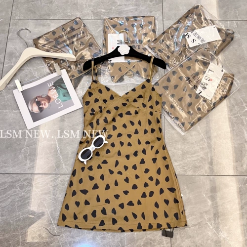 Бархатное платье, дизайнерская мини-юбка, тренд сезона, А-силуэт