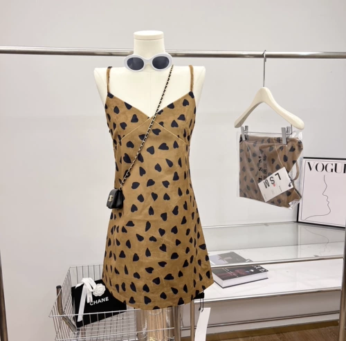 Бархатное платье, дизайнерская мини-юбка, тренд сезона, А-силуэт