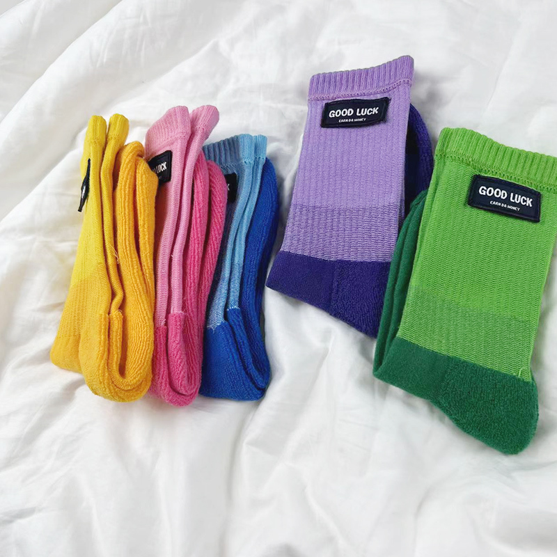 22Aw Designer Trendy Brand Socks for Women, Mid-Calf Length, Autumn and Winter Thickened Warm Socks, Reverse Wear Towel Bottom, Gradient Color Long Socks ins