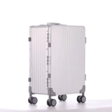 Универсальный красный чемодан