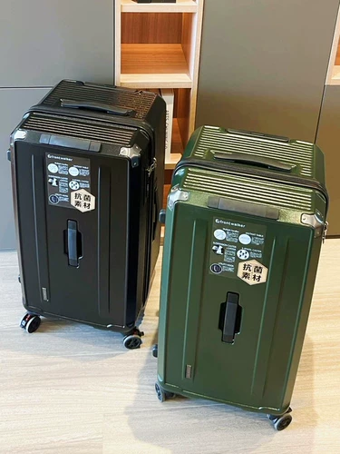 Вместительный и большой чемодан для влюбленных, Германия